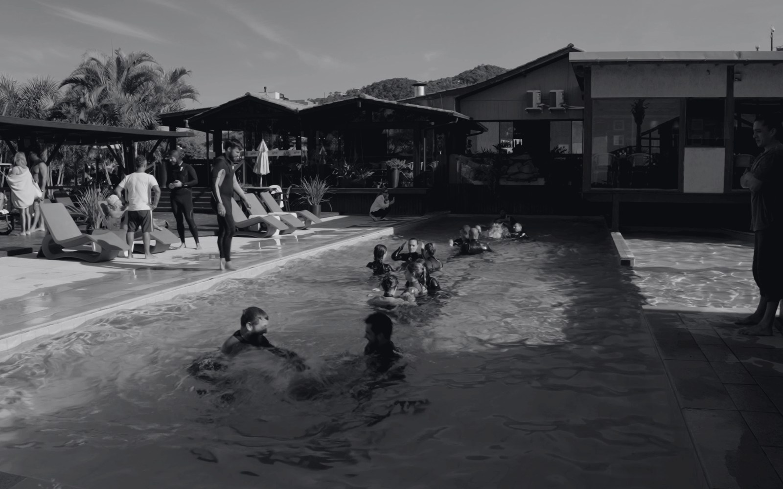 Prática de apneia estática em piscina